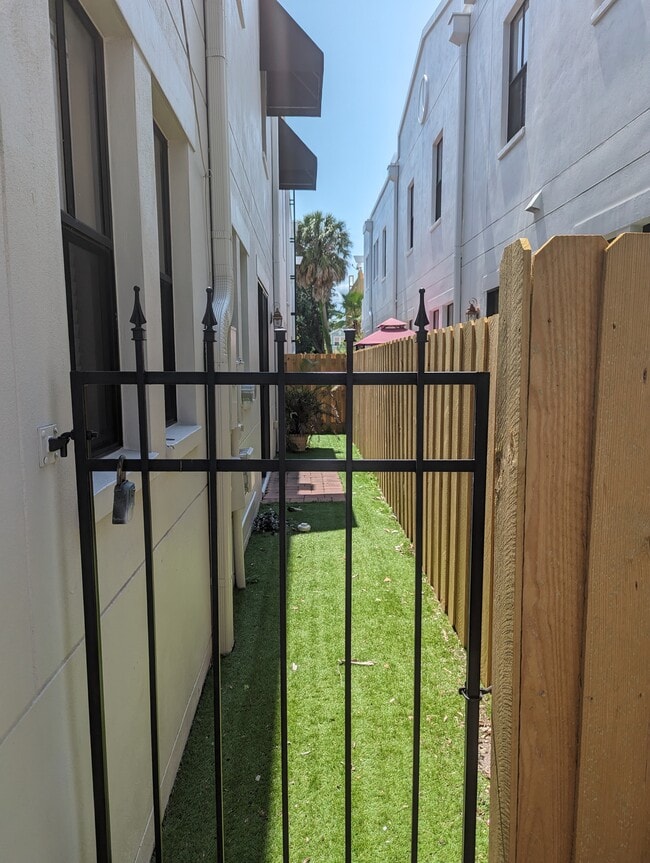 Photo - 113 S Packwood Ave Townhome