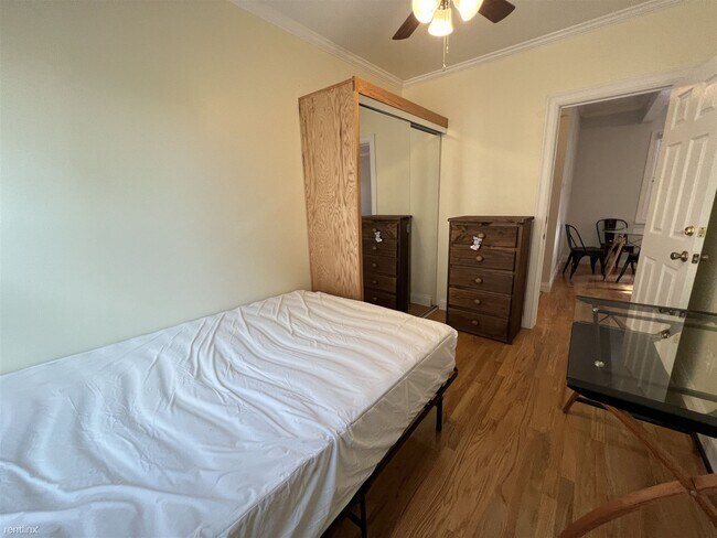 Building Photo - 4 br, 2 bath House - 336 S Division St Apt...