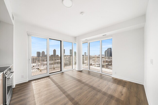 Building Photo - 88 Bathurst St