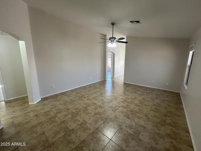 Foto del edificio - 10903 E Arcadia Ave