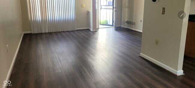Foto del edificio - 4519 Woodland Ct