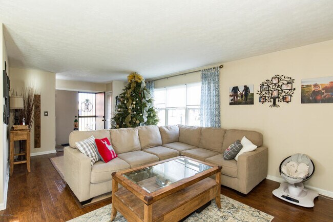 Foto del edificio - 704 Dorsey Way