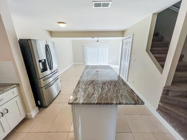 Building Photo - 1512 Cape Coral Pky W