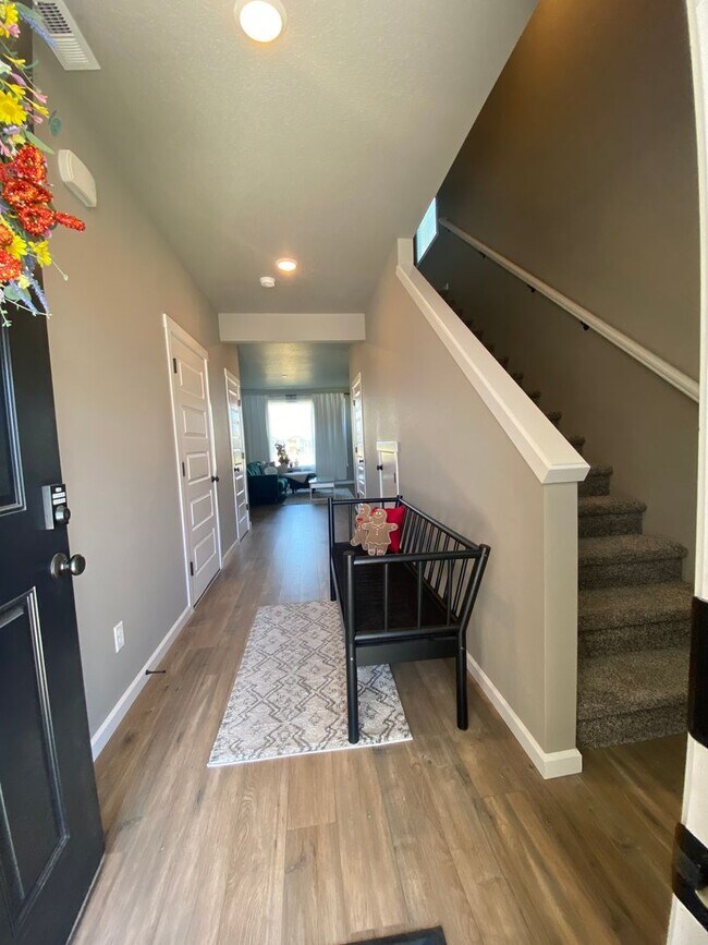 Building Photo - Beautiful 3-Bedroom Home with Covered Rear Patio-Cheney Available for a September 10th Move in!