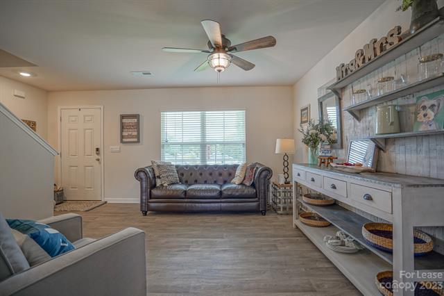 Building Photo - 1276 Hickory Point Dr