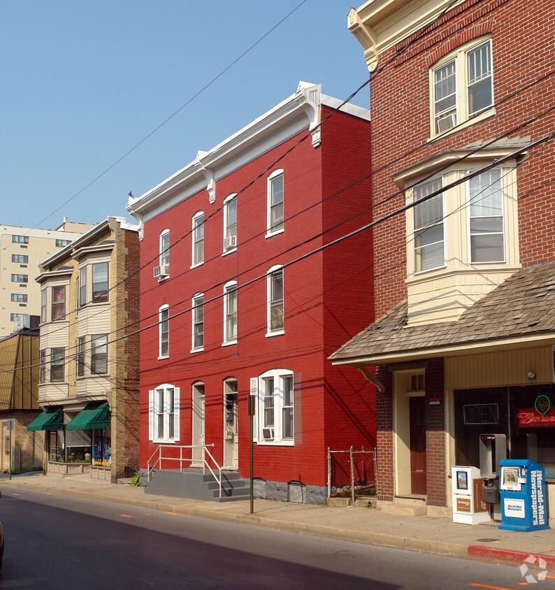 1719 N Locust St, Hagerstown, MD 21740 Apartments in Hagerstown, MD