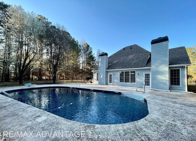 Building Photo - 5 br, 3.5 bath House - 140 Pointer Ridge Trl