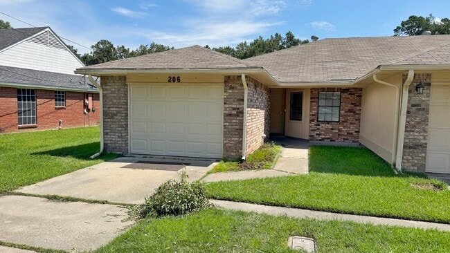 Building Photo - 206 Splane Dr