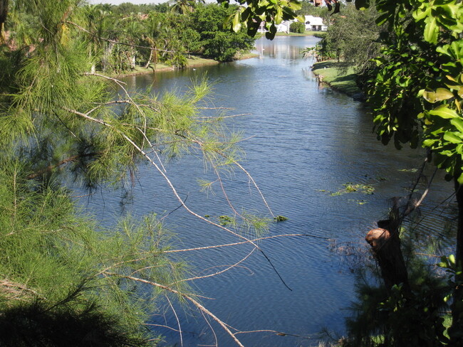 Foto del edificio - Excellent  location in Coral Springs