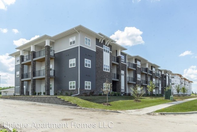 Building Photo - 2 br, 2 bath Apartment - 2110 Cottonwood Rd.