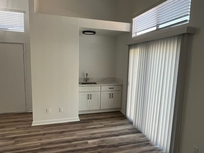 Building Photo - Newly remodeled attached house - 1/2 Off F...