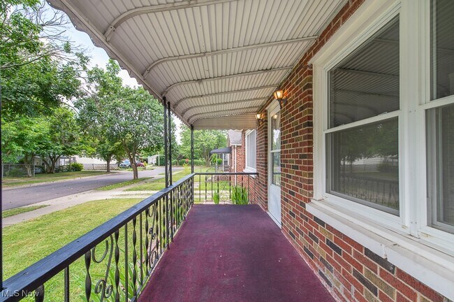 Building Photo - 1036 Bertha Ave