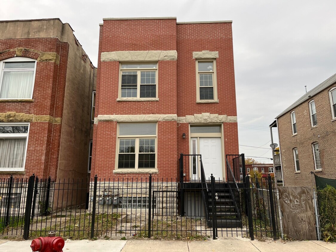 Primary Photo - 2638 W Adams St