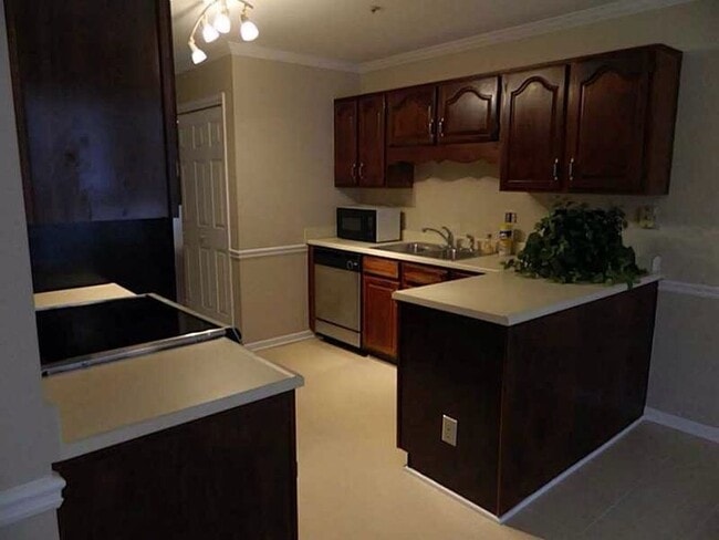 Foto del edificio - 512 Salem Woods Dr SE