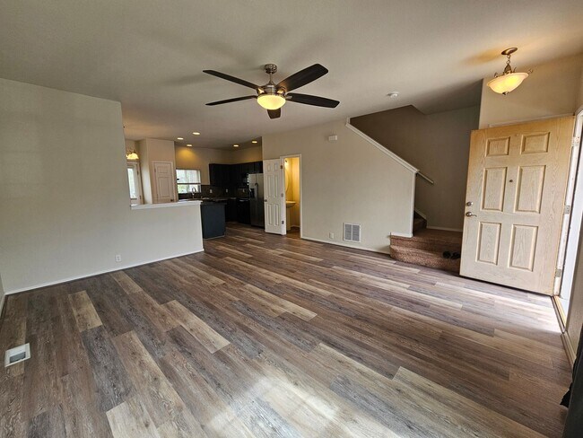 Building Photo - Charming 2-Bed, 3-Bath Townhome in Fountai...
