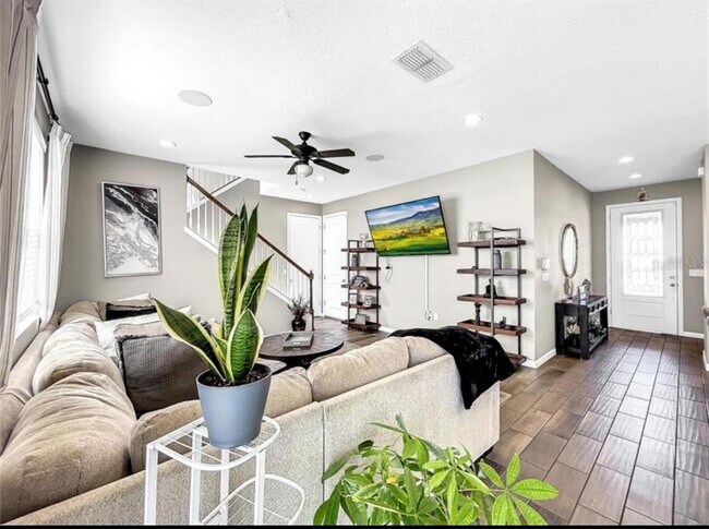 Building Photo - 594 Meadow Pointe Dr