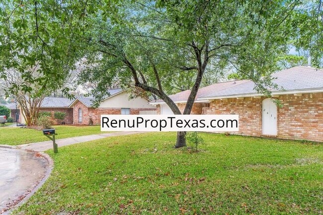 Building Photo - Now Available 3 bedroom 2 baths