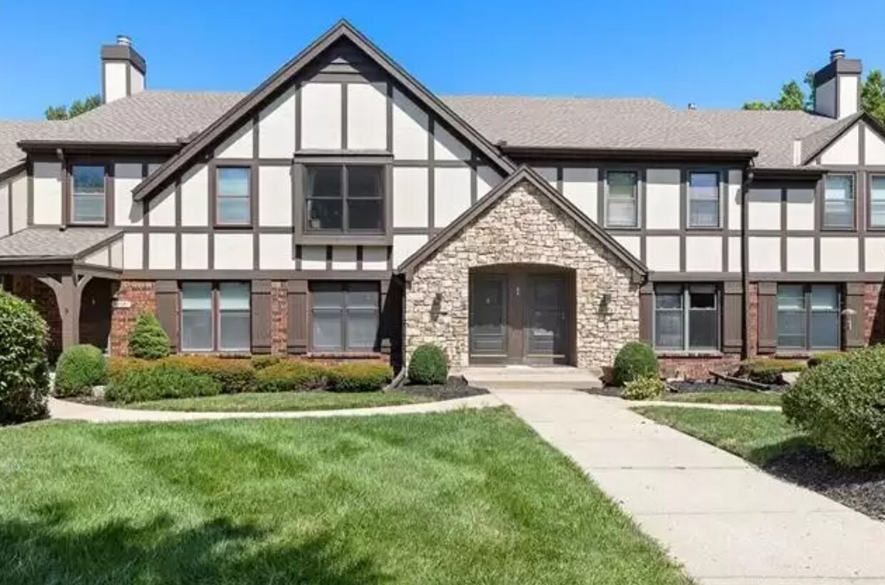 10575 Foster St, Overland Park, KS 66212 Townhome Rentals in Overland