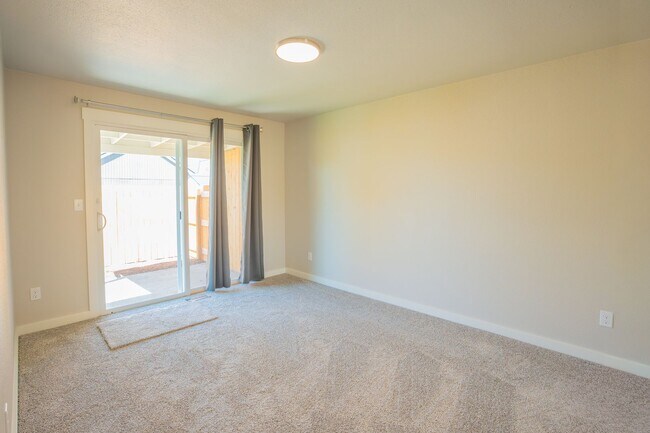 Foto del edificio - Newly Remodeled 2 Bedroom!