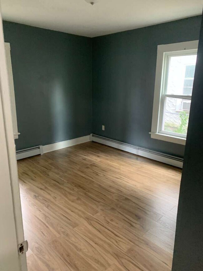 Building Photo - 66 Bell St