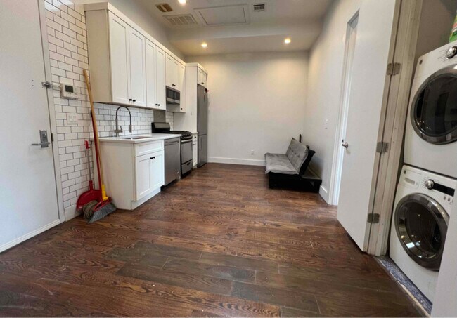 Building Photo - 655 MacDonough St