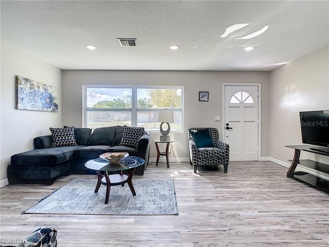 Building Photo - 3 br, 2 bath House - 1425 S Betty Ln