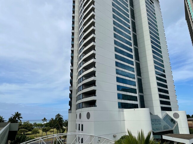 Building Photo - Furnished 2-bedroom with Amazing Ocean View
