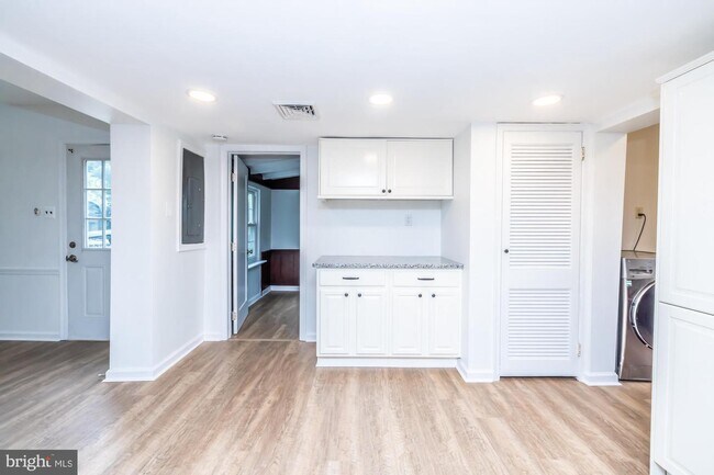 Building Photo - 405 Edgewood Ave