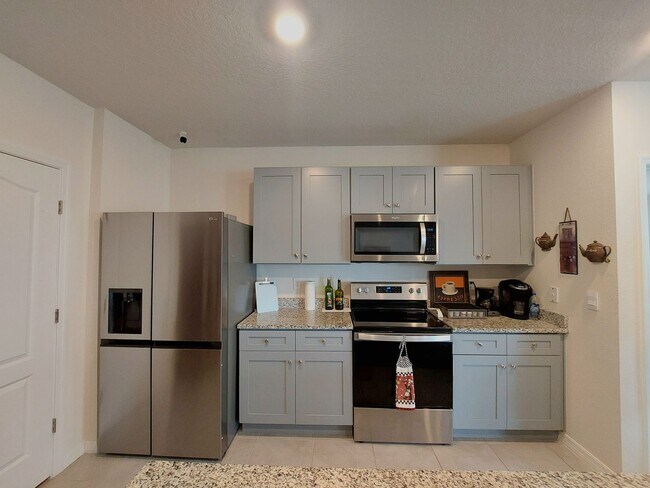 Building Photo - Beautiful 3 Bedroom, 2 Bathroom Home in So...