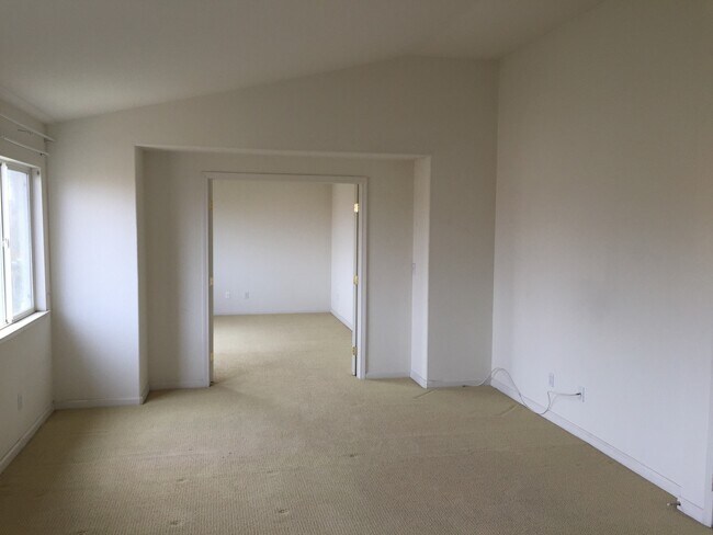 Foto del edificio - 4 Bed, 3.5 Bath Antioch Home with Loft