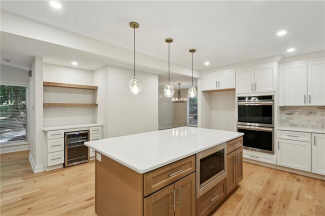 Building Photo - 545 Woodman Pl