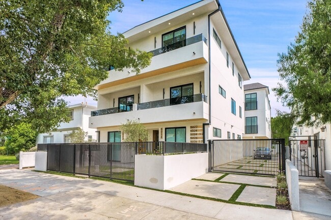 Building Photo - 5022 Cahuenga Blvd
