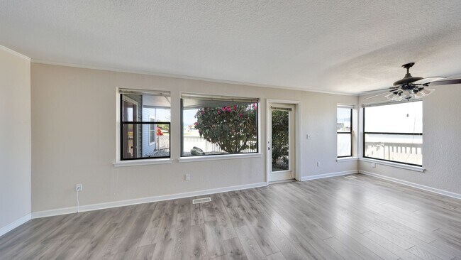 Foto del edificio - 2 Bed 2 Bath - Windjammer Park - Dog per Approval - NAS Whidbey