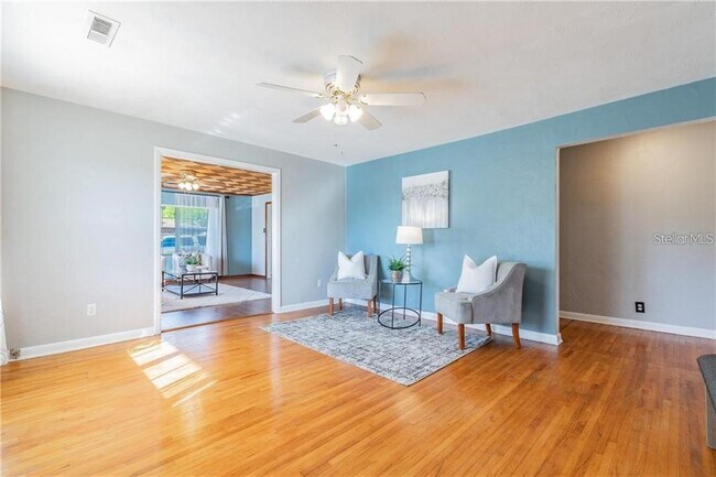 Building Photo - 5418 Riverhills Dr