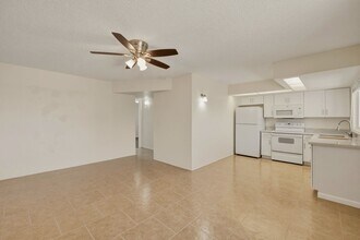 Building Photo - 45 N Phyllis