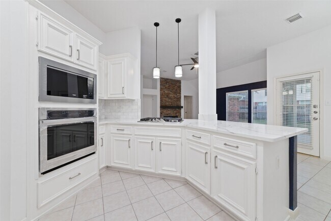 Foto del edificio - 3323 Shadowfern Dr