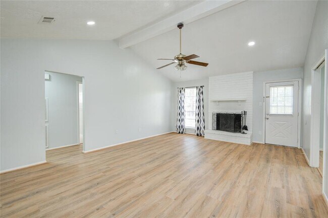 Foto del edificio - 23415 Verngate Dr