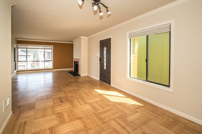 Foto del edificio - 1272 S Mayfair Ave