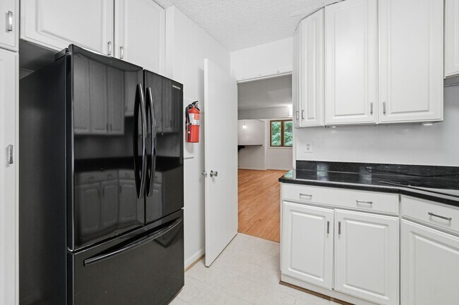 Building Photo - 2242 Cartwright Pl
