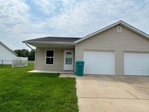 Building Photo - 64 Montee Dr