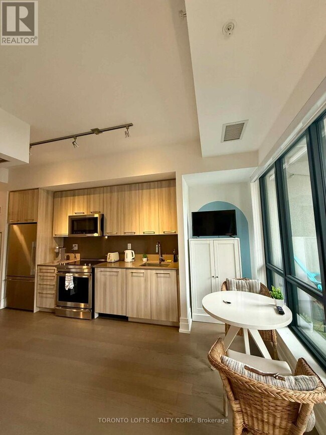 Building Photo - 90 Niagara St