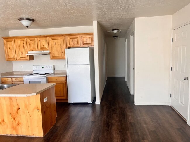 Building Photo - Charming 3-bedroom Home