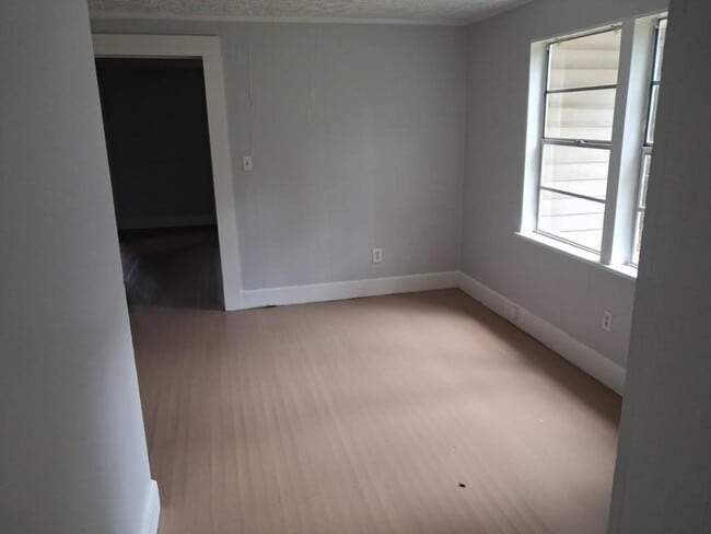 Building Photo - 28 Red Bud St