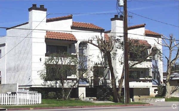 Primary Photo - 15857 Victory Blvd