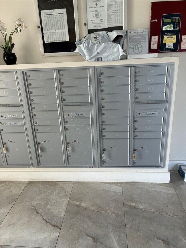 Foto del edificio - 3770 NE 171 St