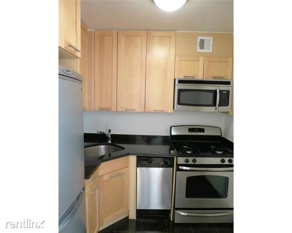 Building Photo - 9 E 49th St