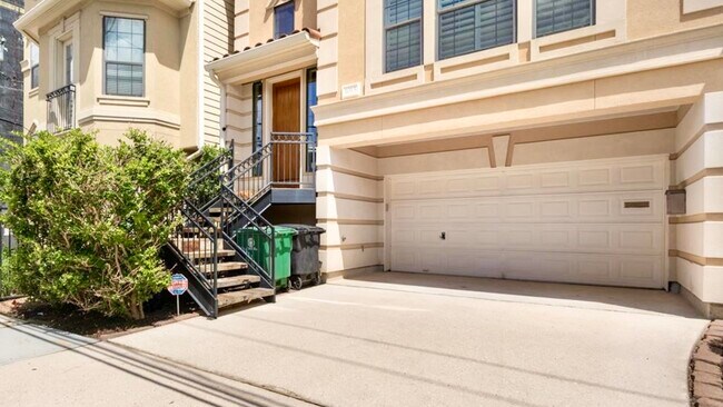 Building Photo - 1013 Gross St