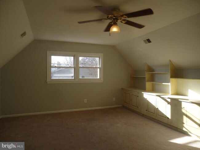 Building Photo - 8014 Birnam Wood Dr