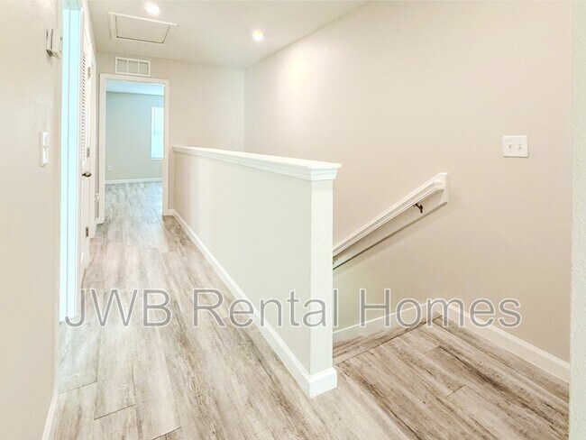 Foto del edificio - 4415 Melissa Ct W