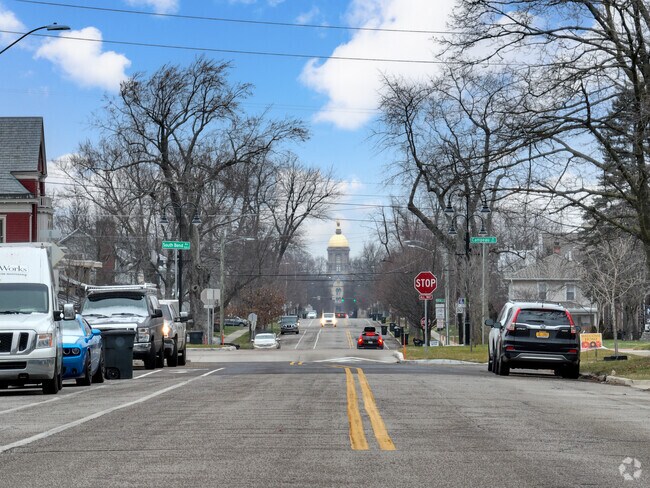 Cerca de Notre Dame - 624 N Notre Dame Ave